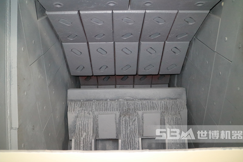 反擊式石子破碎機內(nèi)部結(jié)構(gòu)圖