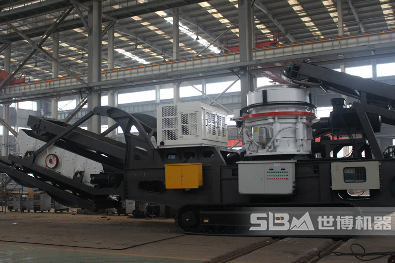 履帶移動(dòng)破碎機(jī)，搭配圓錐破碎機(jī)