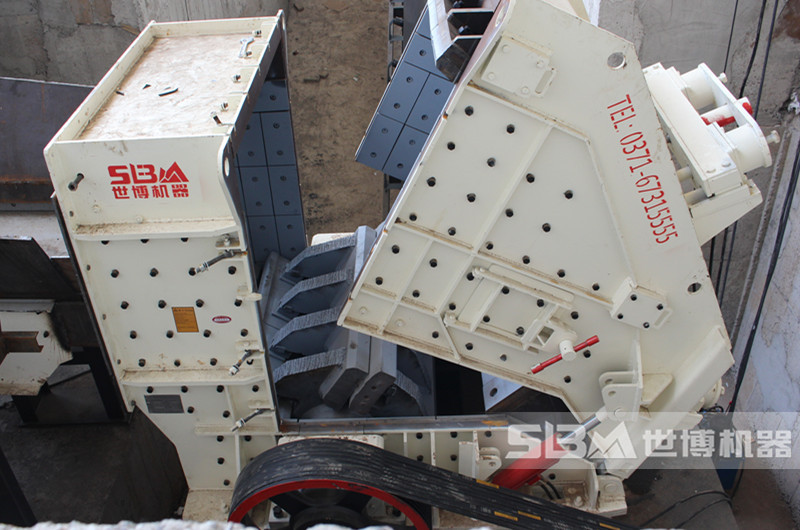 反擊式破碎機(jī)液壓開腔圖