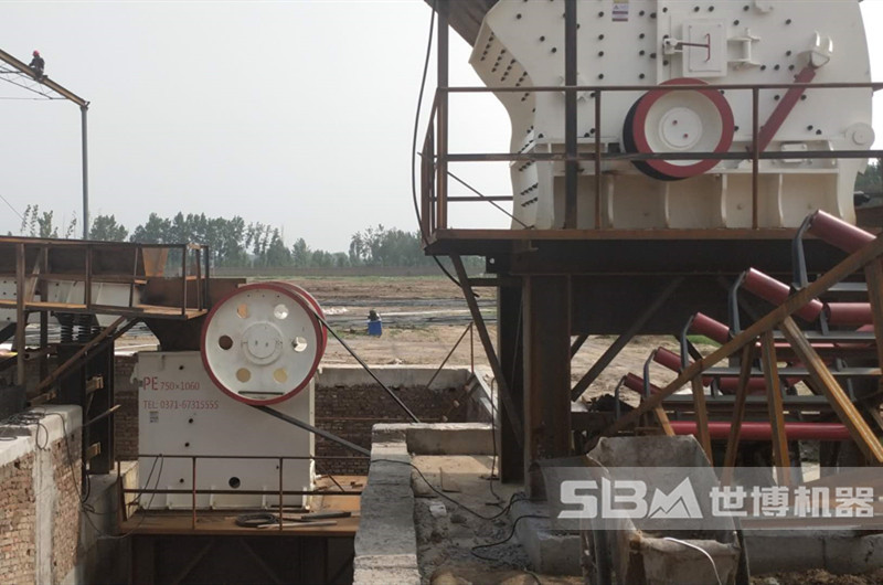 顎破+反擊破碎石機(jī)現(xiàn)場(chǎng)