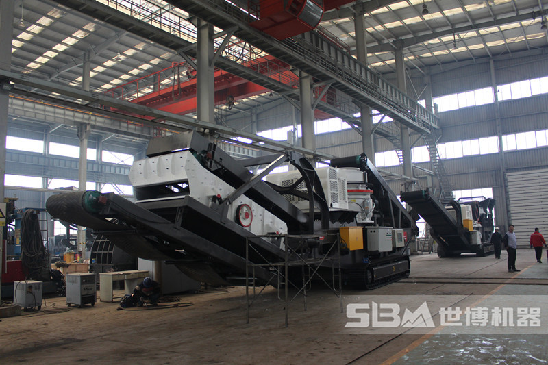 履帶式液壓移動(dòng)破碎篩分機(jī)