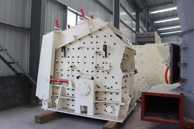 石灰石破碎設(shè)備反擊式破碎機(jī)