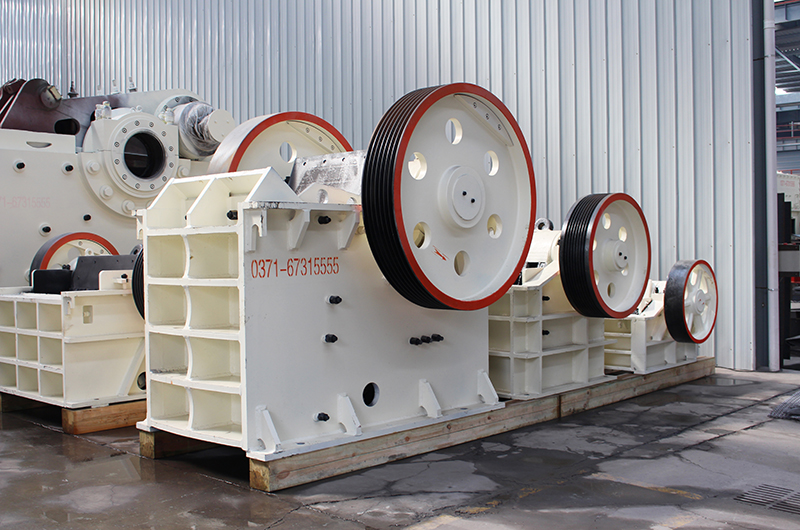 鄂破機(jī)，粗碎沙石粉碎機(jī)