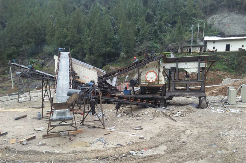 三組合碎石破碎一體機(jī)，主機(jī)配置重錘破