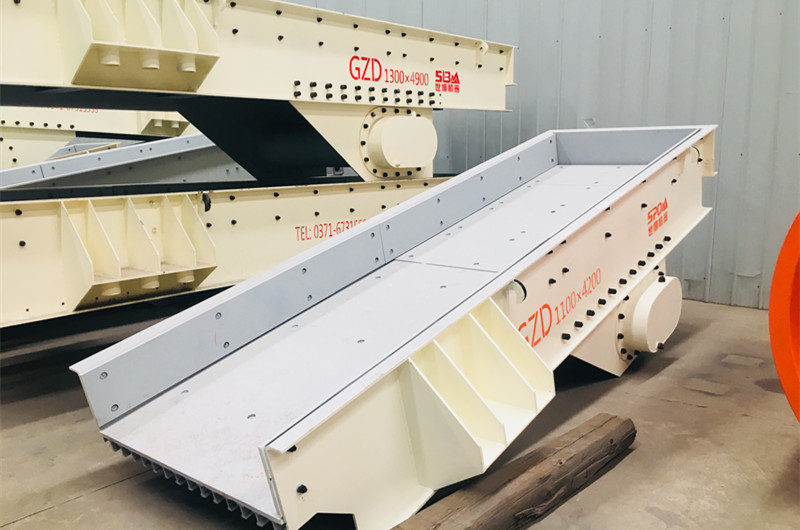 大型石料給料機(jī)設(shè)備車間圖，GZD1300x4900型號