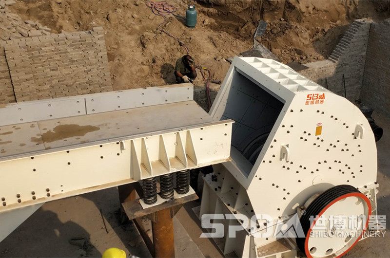 重錘式破碎機(jī)，破碎紅磚一次成型