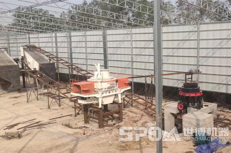 世博制砂機(jī)現(xiàn)場(chǎng)圖，搭配圓錐破、振動(dòng)篩