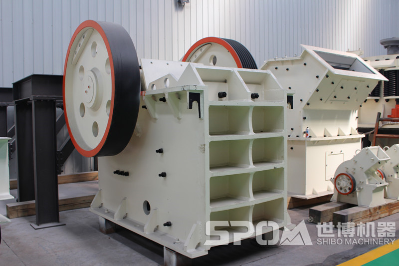 顎破軋石機(jī)