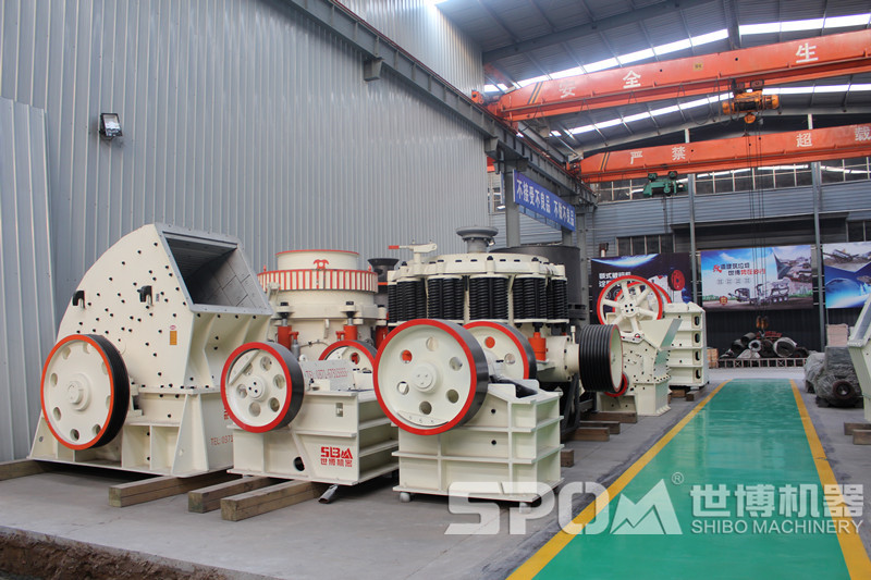 世博砸石子機(jī)、軋石機(jī)車間