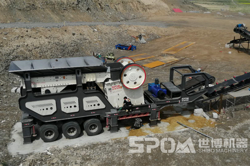 移動破碎機安裝在固化好的地面上