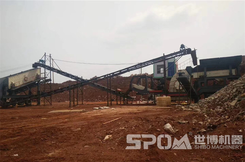 世博客戶(hù)現(xiàn)場(chǎng)，紅磚及建筑垃圾破碎現(xiàn)場(chǎng)