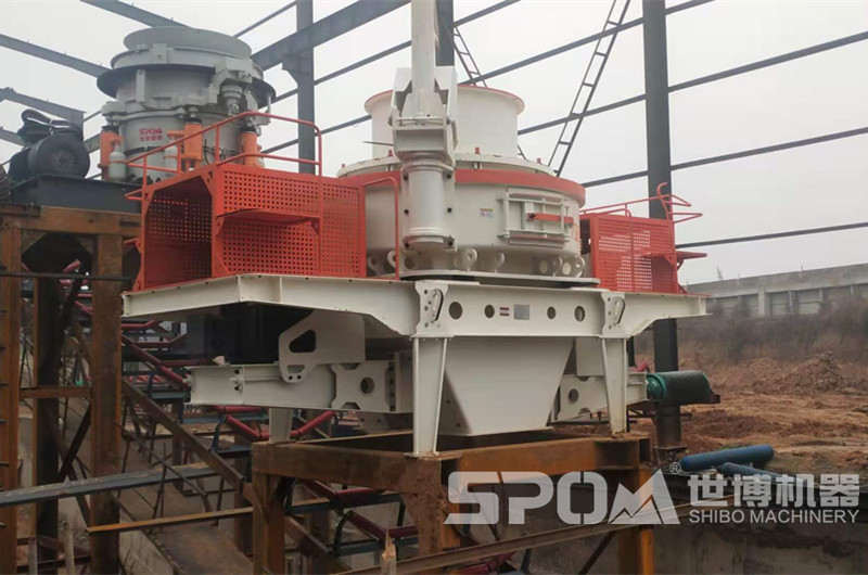 圓錐破碎機和沖擊式制砂機現(xiàn)場圖