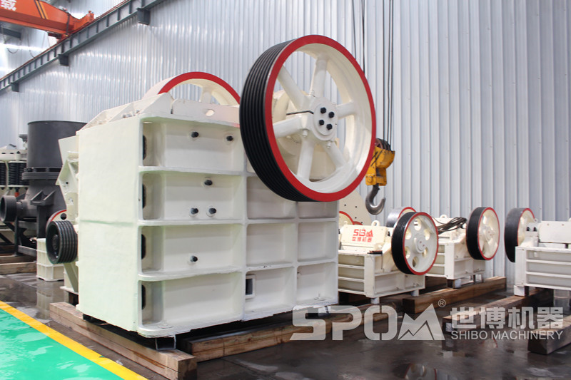 顎破，石英砂粗碎設備