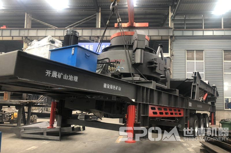 大型移動(dòng)碎石制砂機(jī)裝配中