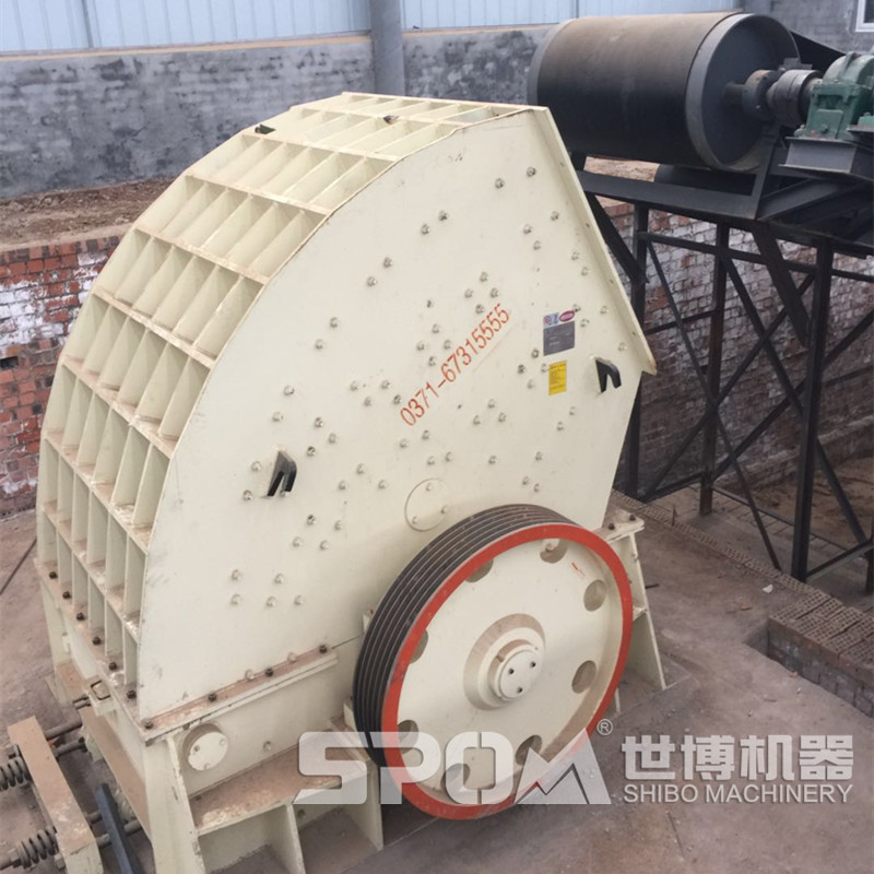 錘破機破碎青石現(xiàn)場圖