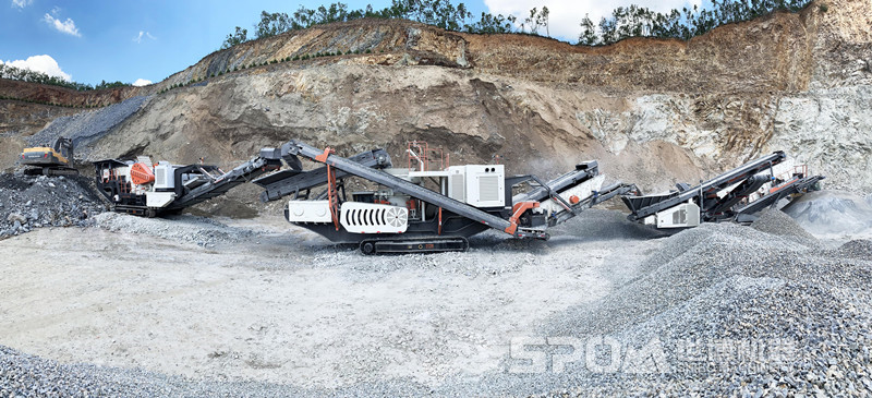 履帶移動碎石機破碎石子現(xiàn)場圖