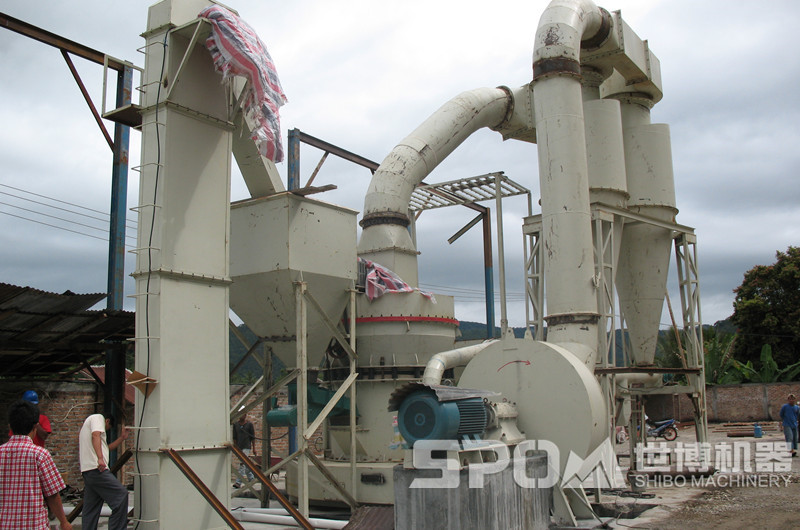 高嶺土磨粉現(xiàn)場(chǎng)