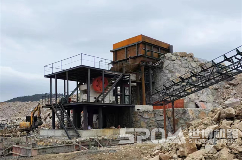 機制砂生產(chǎn)線的顎式破碎機和給料機，已安裝好